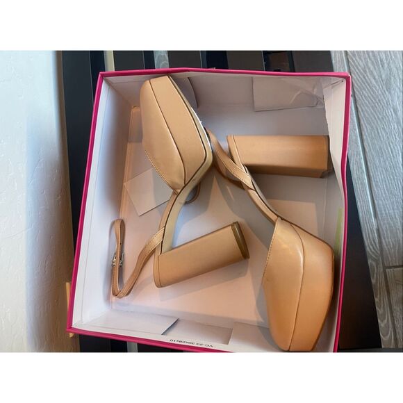 VINCE CAMUTO Patrissya Ankle Strap Platform Pump Size 9.5 NEW WITH BOX - Picture 3 of 8